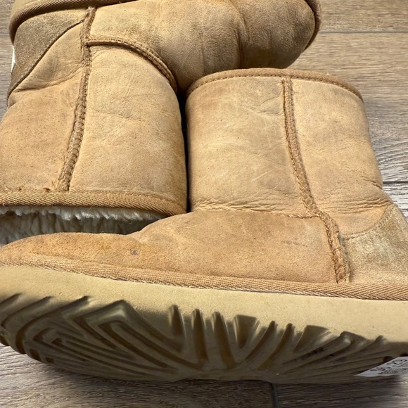 UGG Girls Short Chestnut Brown Pull-On Boots, Size 2, Fair Condition, Winter - Picture 8 of 12